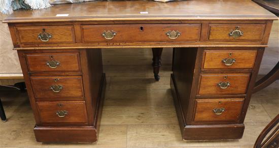 A Victorian pedestal desk, W.118cm
